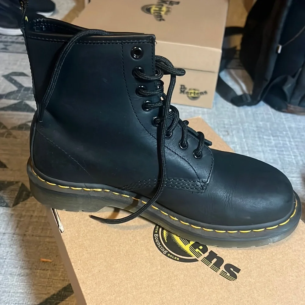 Dr.Martens Boots, Women’s Size 8, Black Matte - Picture 1 of 6